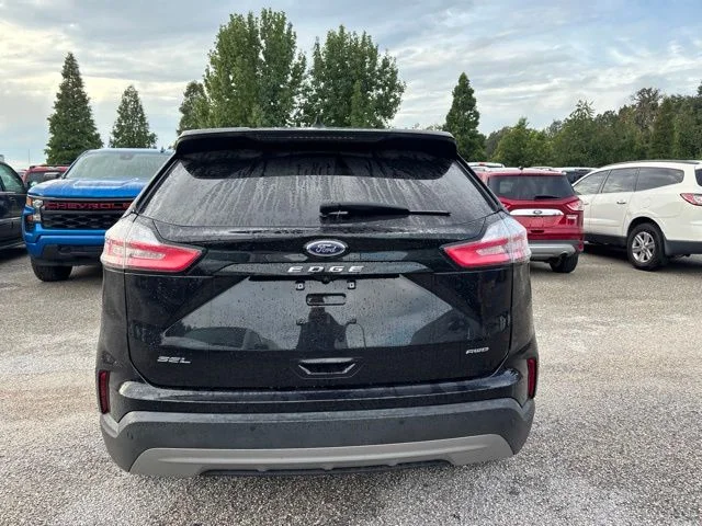 Used 2022 Black Ford SEL image 6