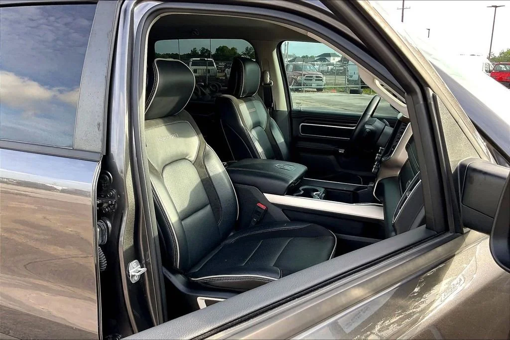 Used 2022  Ram Laramie image 28
