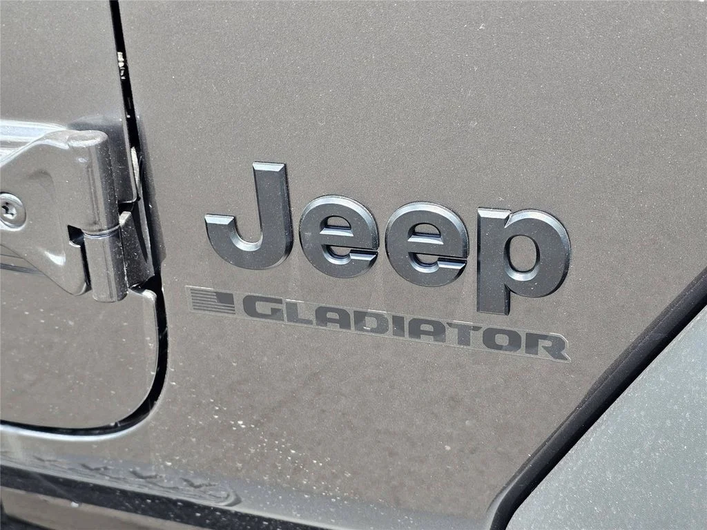 New 2026 Granite Crystal Metallic Clear-Coat Exterior Paint Jeep Sport S image 7
