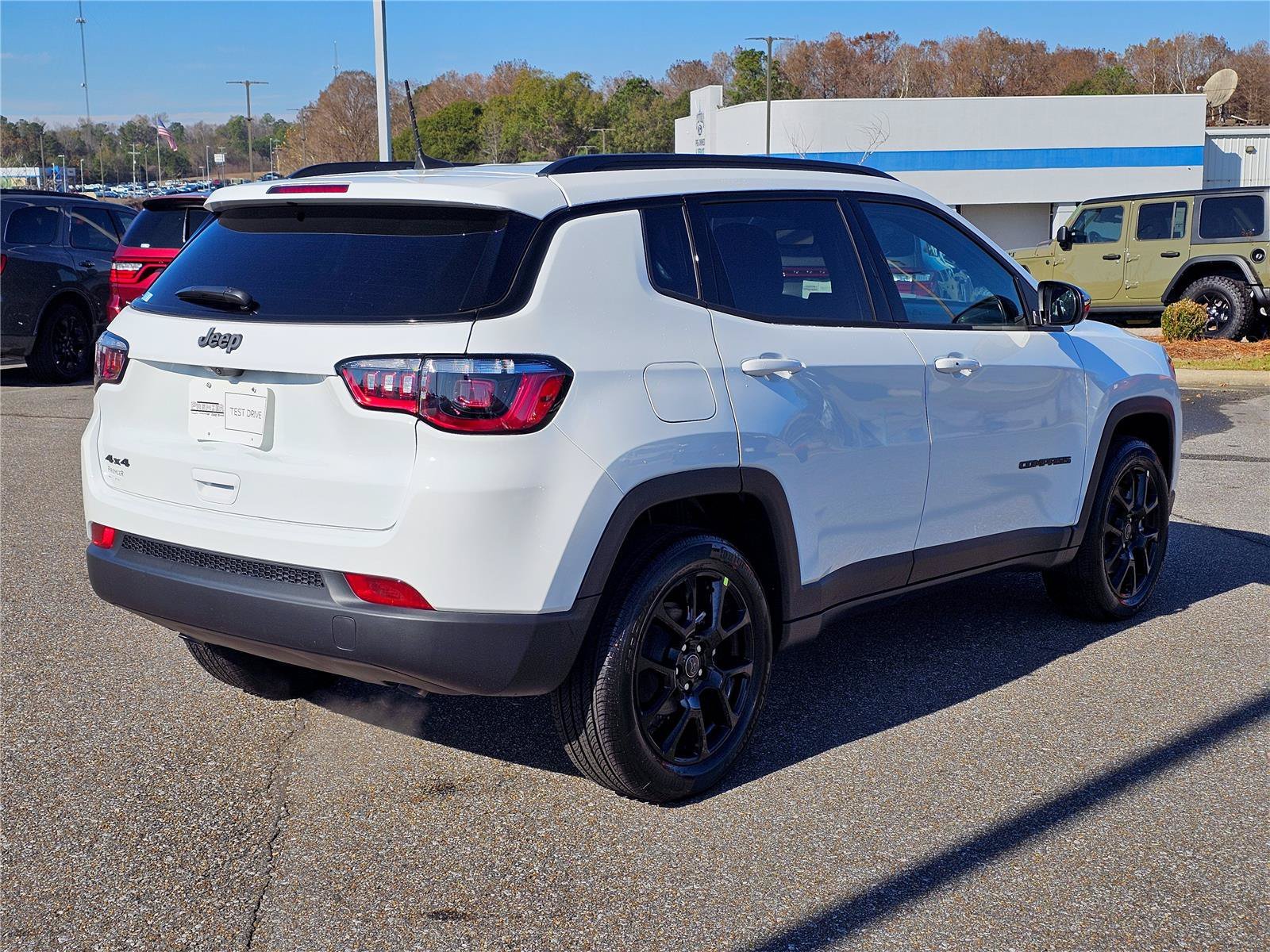 New 2026 Bright White Clearcoat Jeep Latitude Altitude image 8
