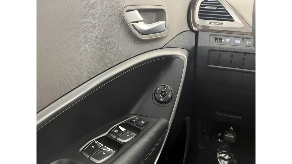 Used 2018 White Hyundai 2.4 Base image 23