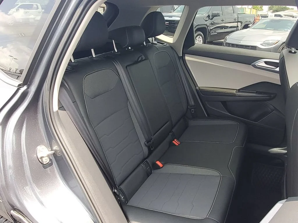 Used 2025 Gray Volkswagen 1.5T SE image 26