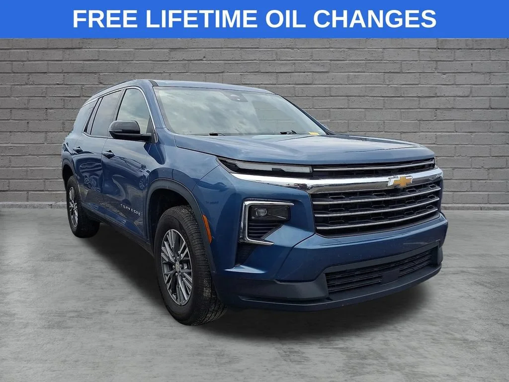 Used 2025 Lakeshore Blue Metallic Chevrolet LT image 1