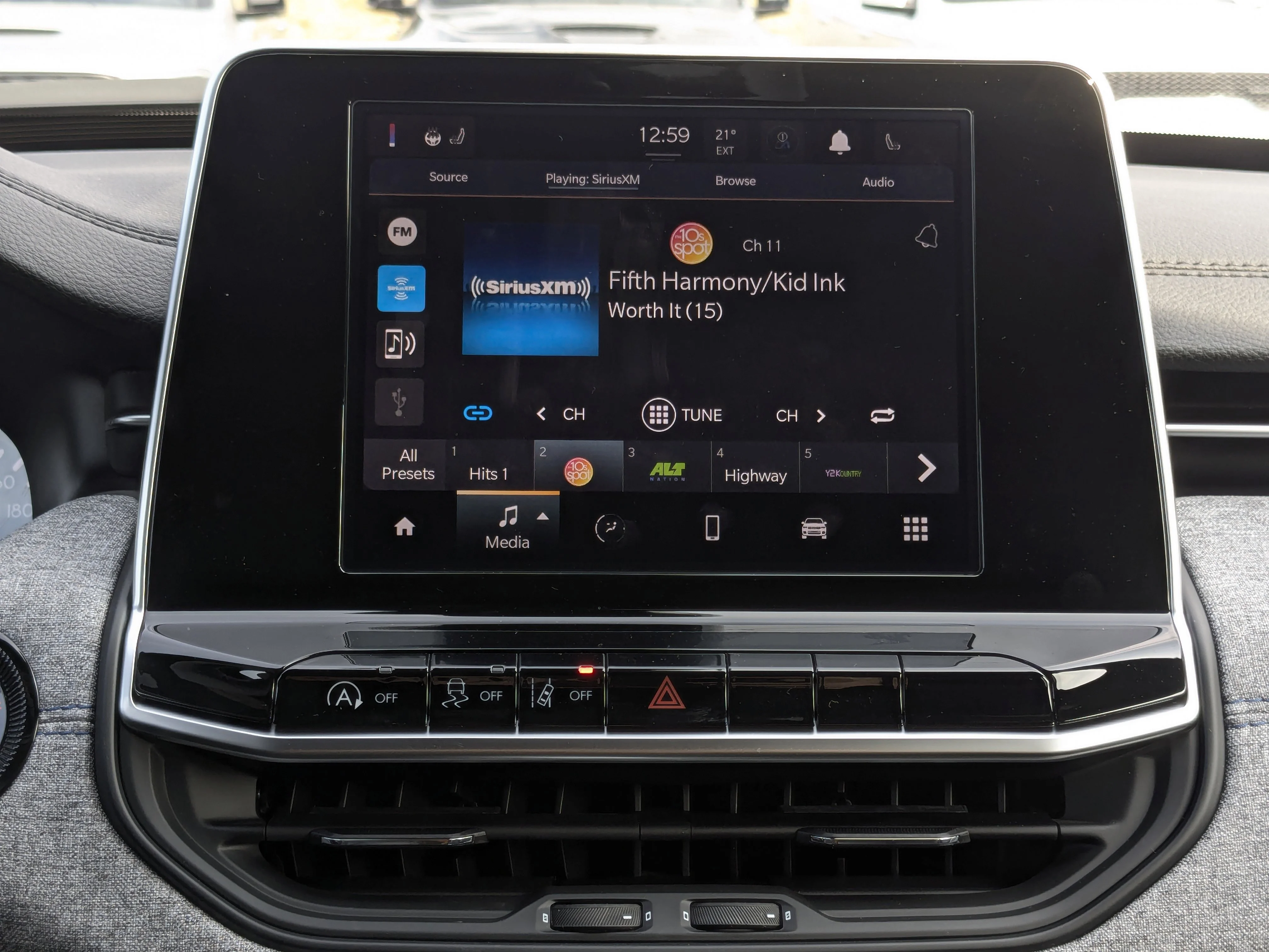 New 2025 Black Jeep North - - Front heated seats - Forward Collision Warning - Uconnect 5 with 8.4?inch display image 19