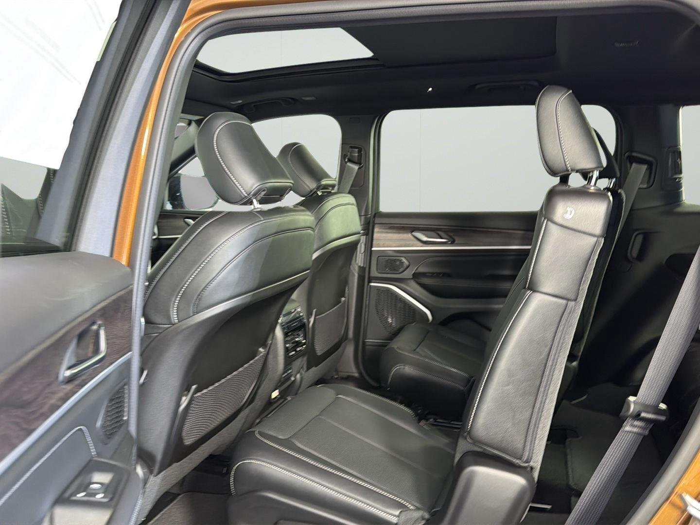 New 2026 Copper Shino Metallic Clearcoat Jeep Limited Reserve image 9