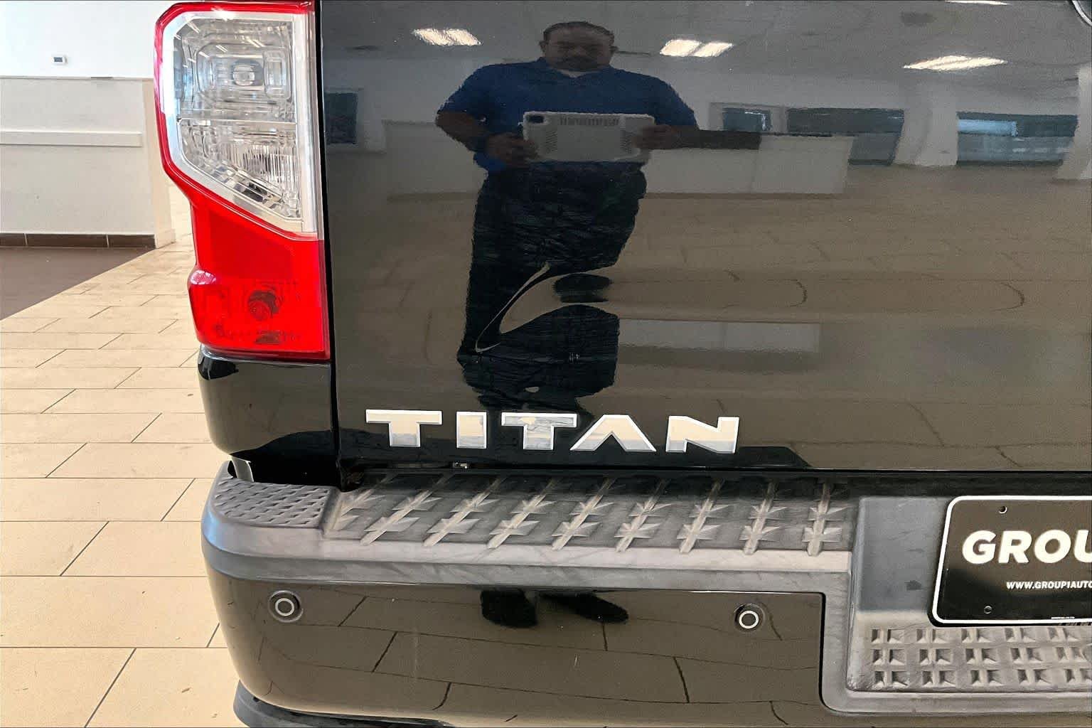 Used 2019 Magnetic Black Metallic Nissan SV image 29