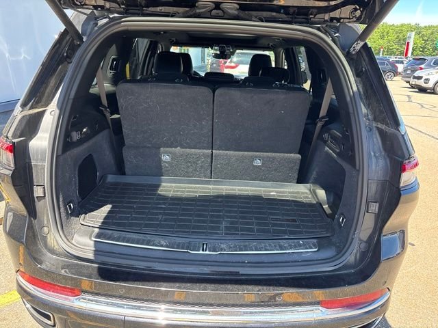 Used 2023 Black Jeep Overland image 9