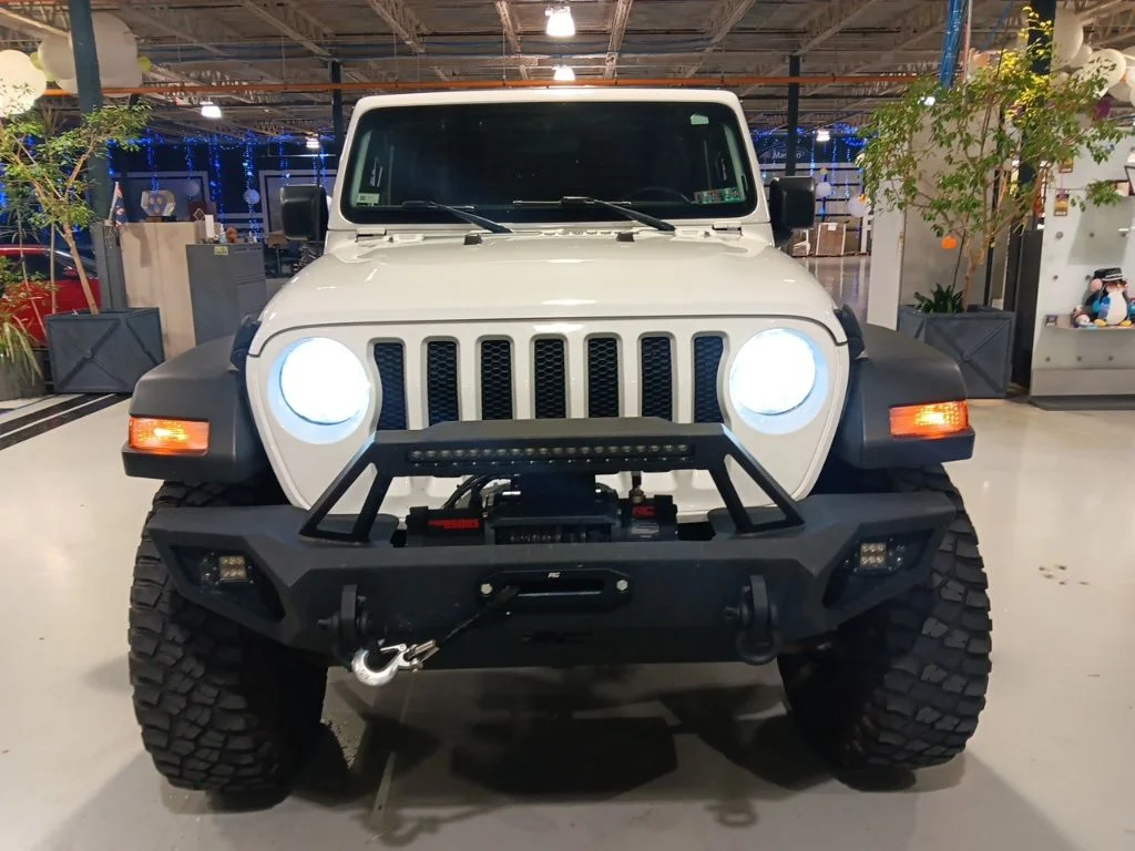 Used 2019 Bright White Clearcoat Jeep Unlimited Sport S image 4