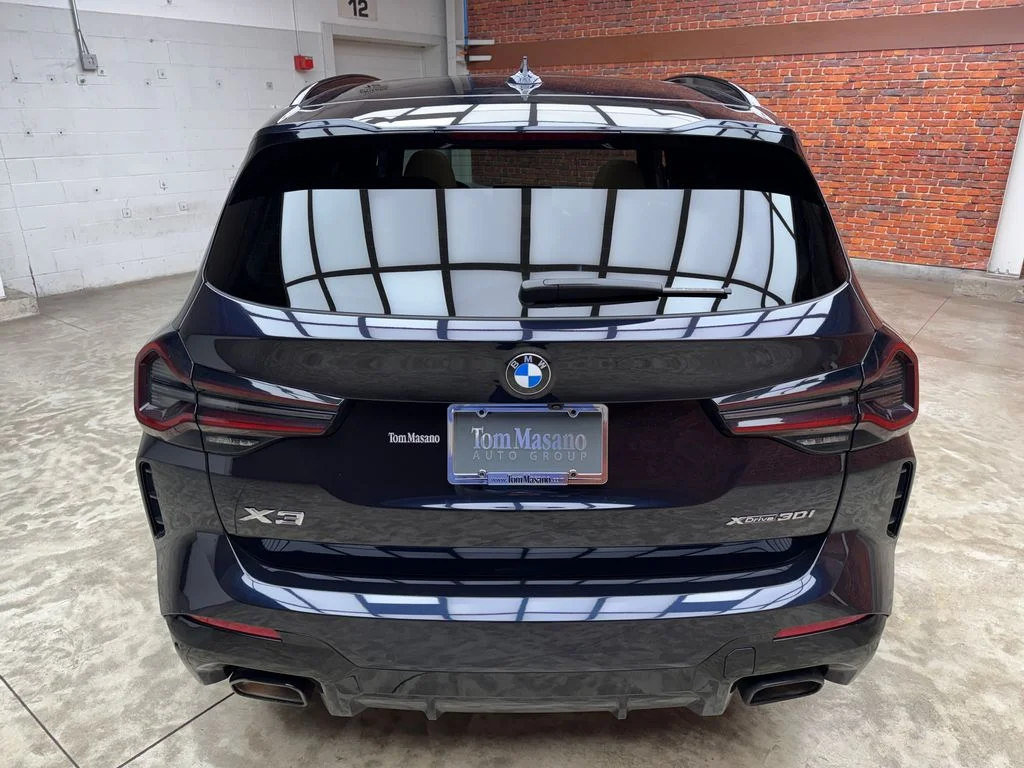 Used 2024 Black BMW xDrive30i image 4