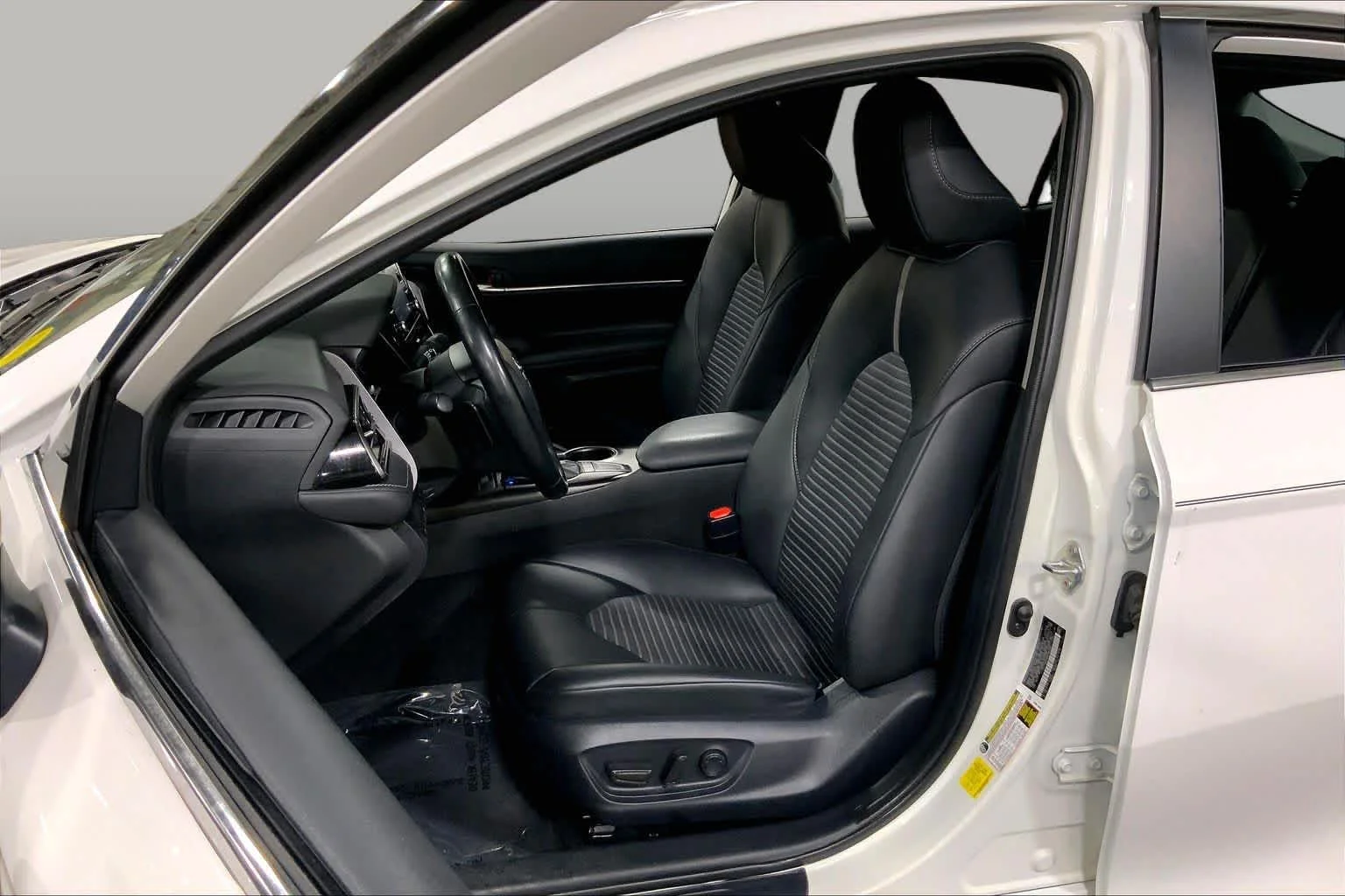 Used 2024 Ice Cap Toyota SE image 8
