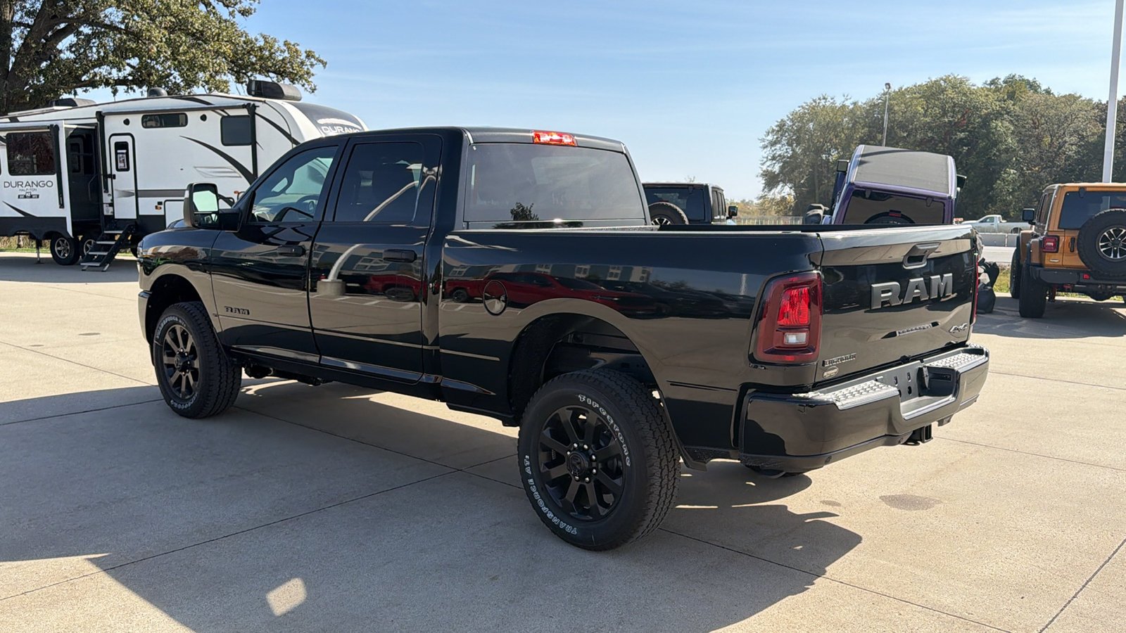 New 2027 Diamond Black Crystal Pearl-Coat Exterior Paint RAM Big Horn image 7