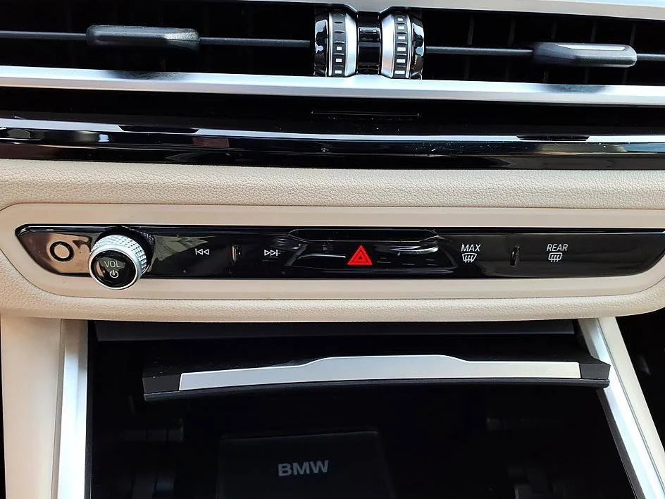 Used 2024 White BMW xDrive image 30