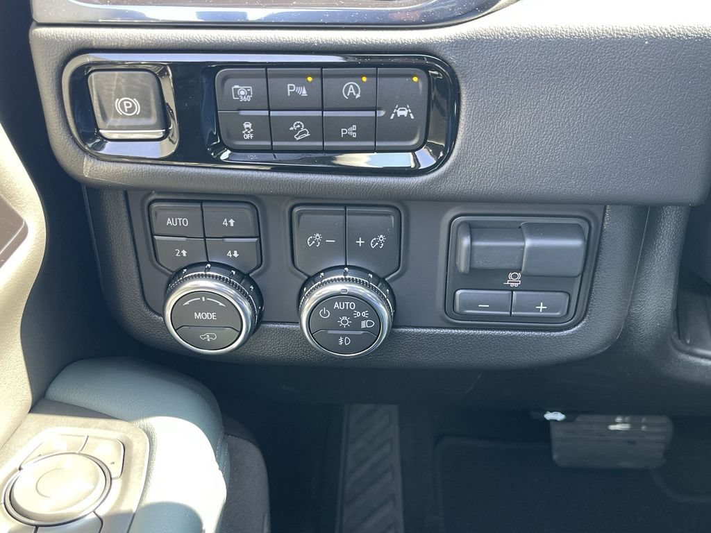 2026 GMC Yukon XL AT4 - Photo 18