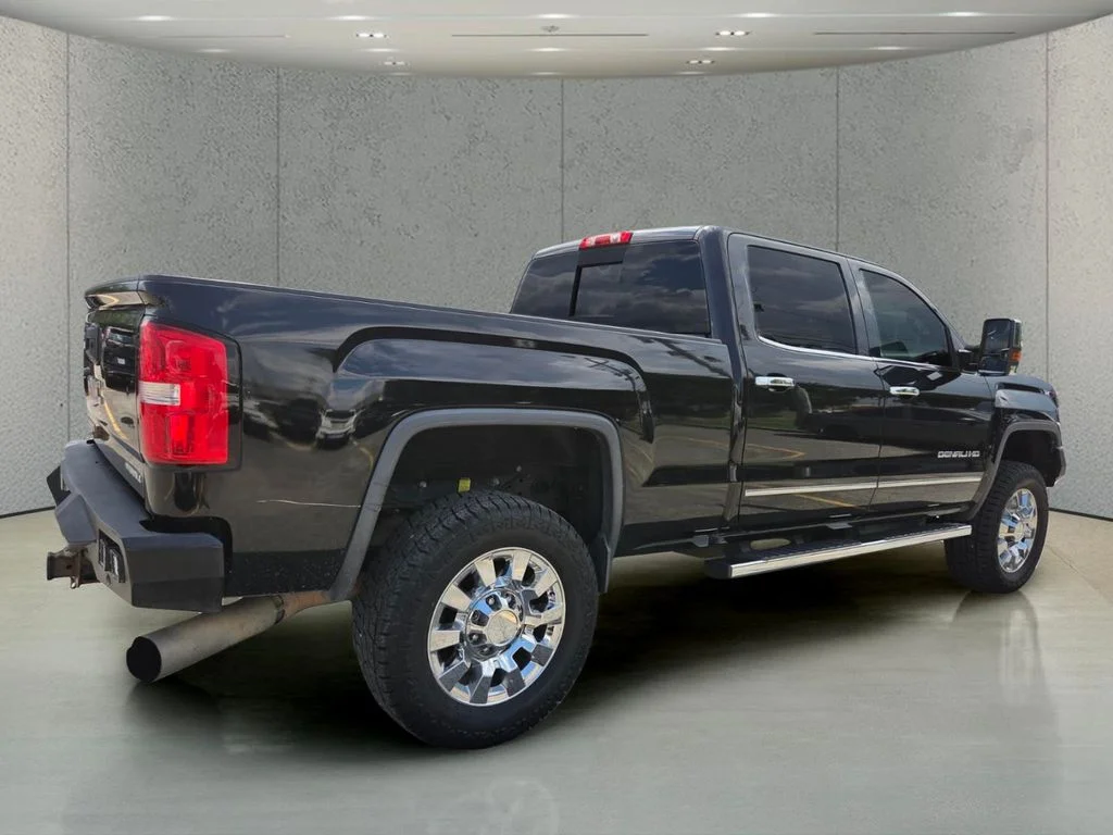 Used 2015 Black GMC Denali image 5