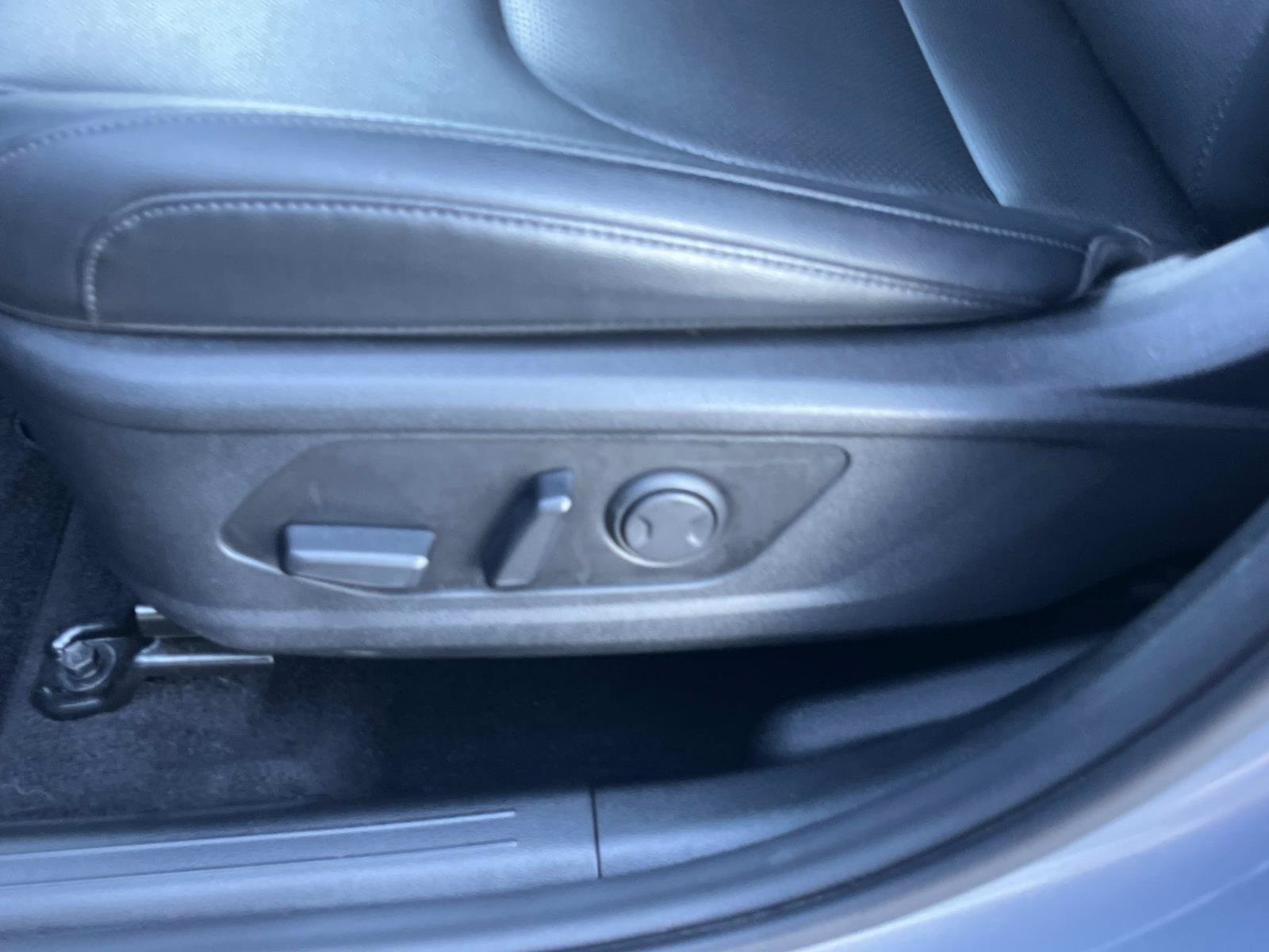 Used 2024 Everlasting Silver Kia EX image 27