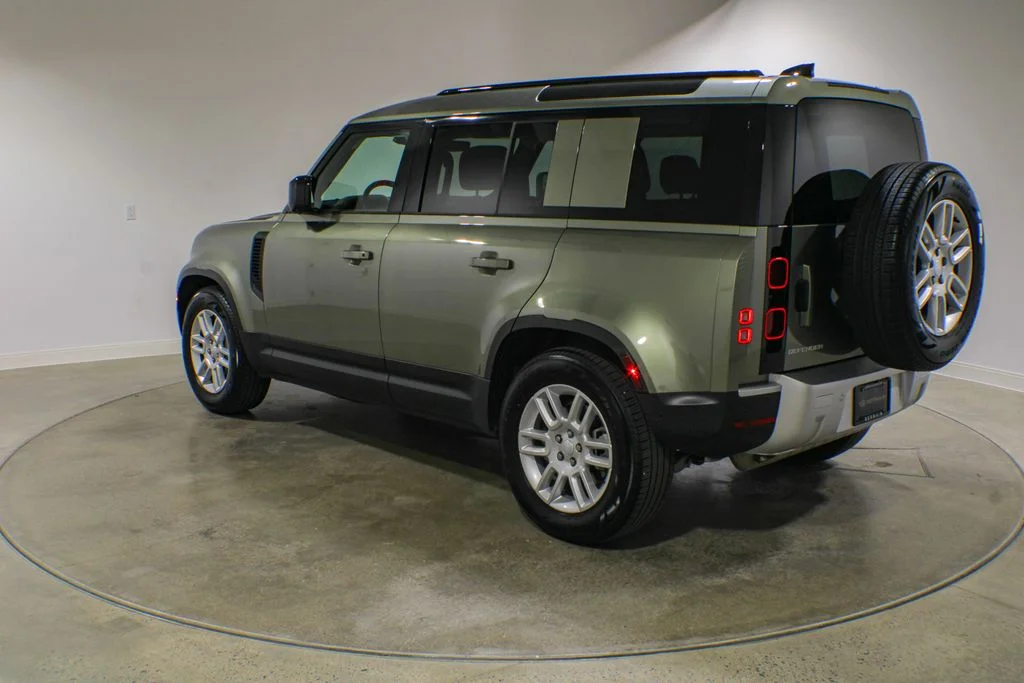 Used 2025 Pangea Green Metallic Land Rover S image 3