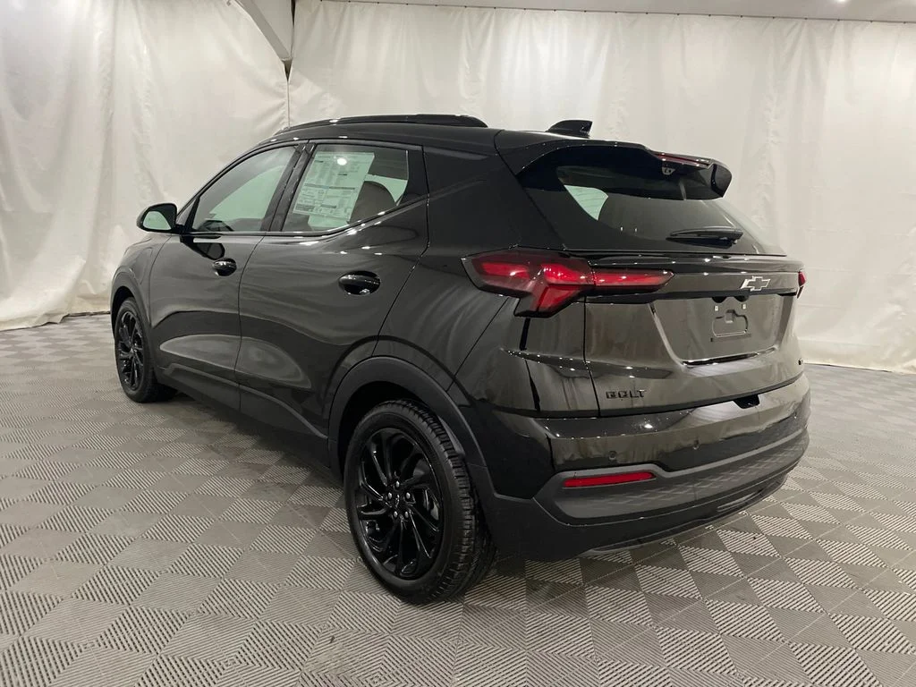 2027 Chevrolet Bolt RS - Photo 8