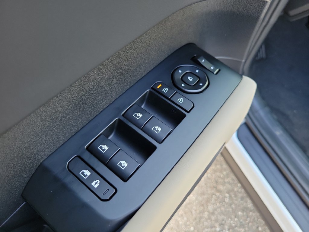 New 2027 Glacial White Pearl Kia EX image 24