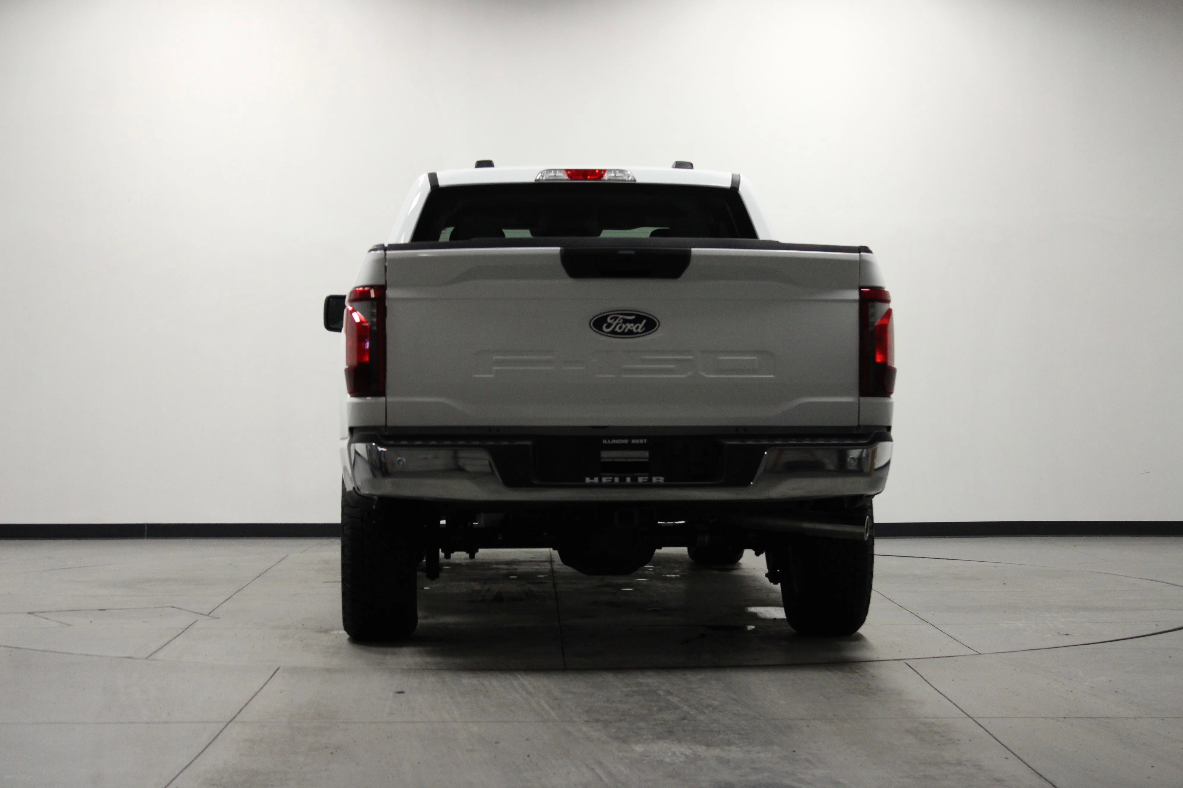 Used 2025 Oxford White Ford XLT image 5