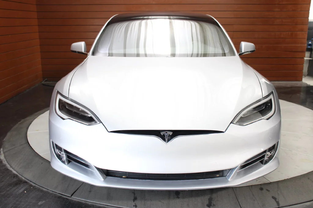 Used 2018 Obsidian Black Metallic Tesla  image 11