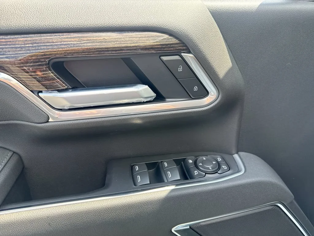 New 2026 Summit White GMC SLE image 23