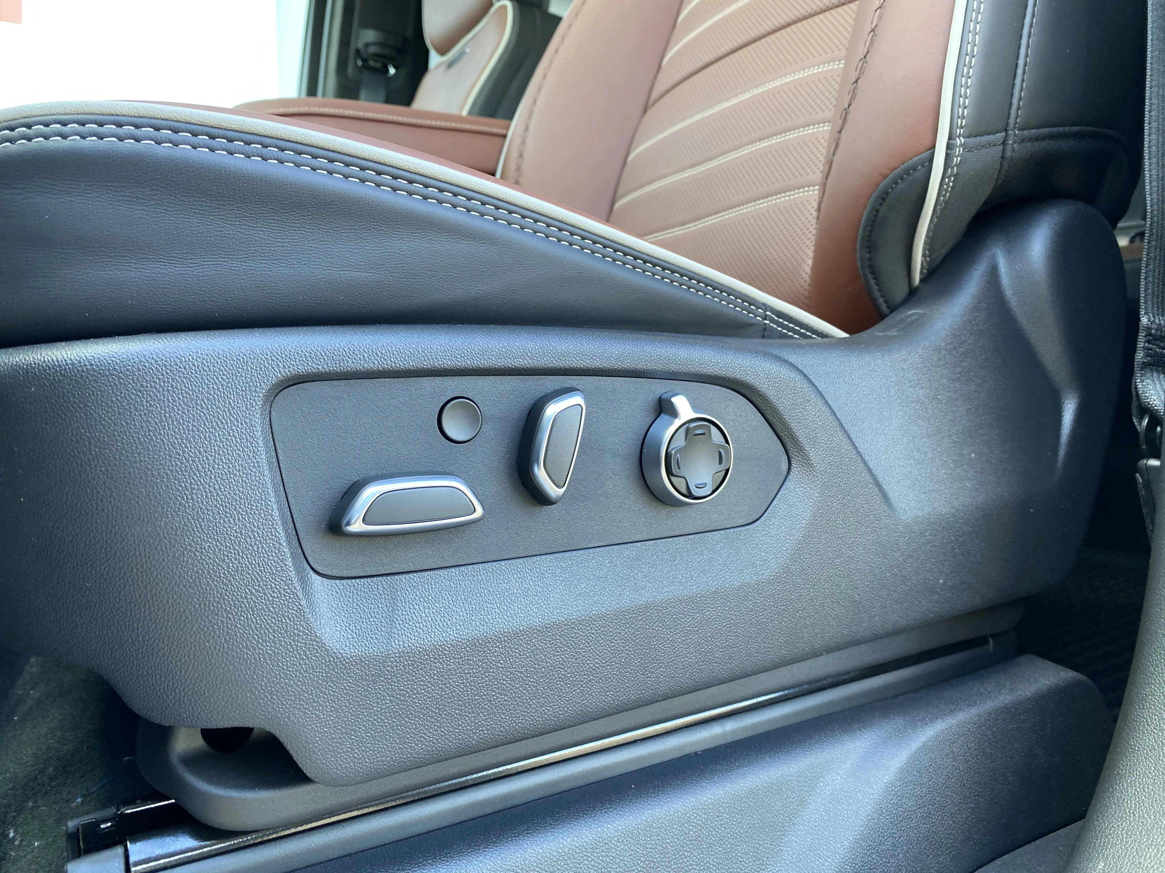 New 2026 ONYX BLACK GMC Denali Ultimate image 28