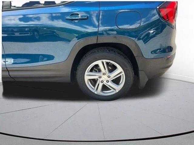 Used 2019 Blue Emerald Metallic GMC  image 24