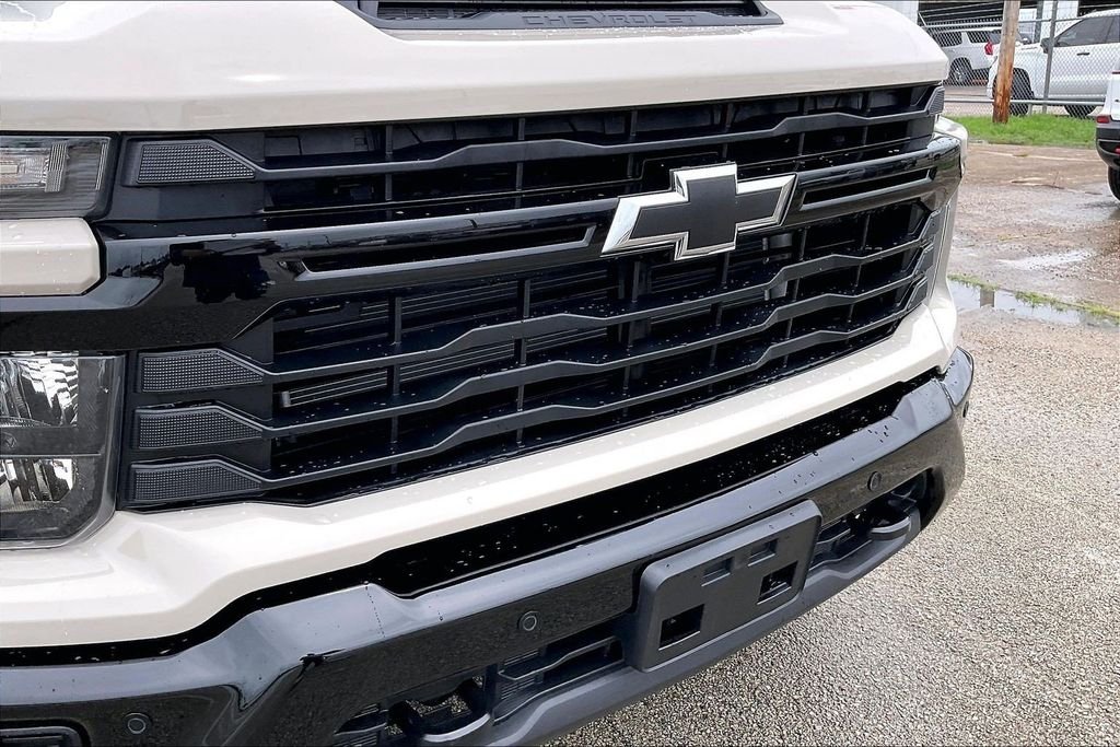 Used 2026 Tan Chevrolet Custom image 34
