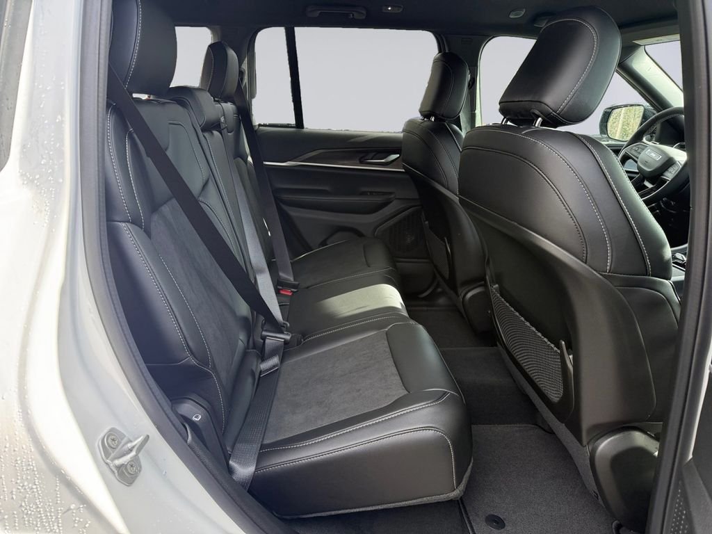 New 2026 Bright White Clear-Coat Exterior Paint Jeep Altitude image 19