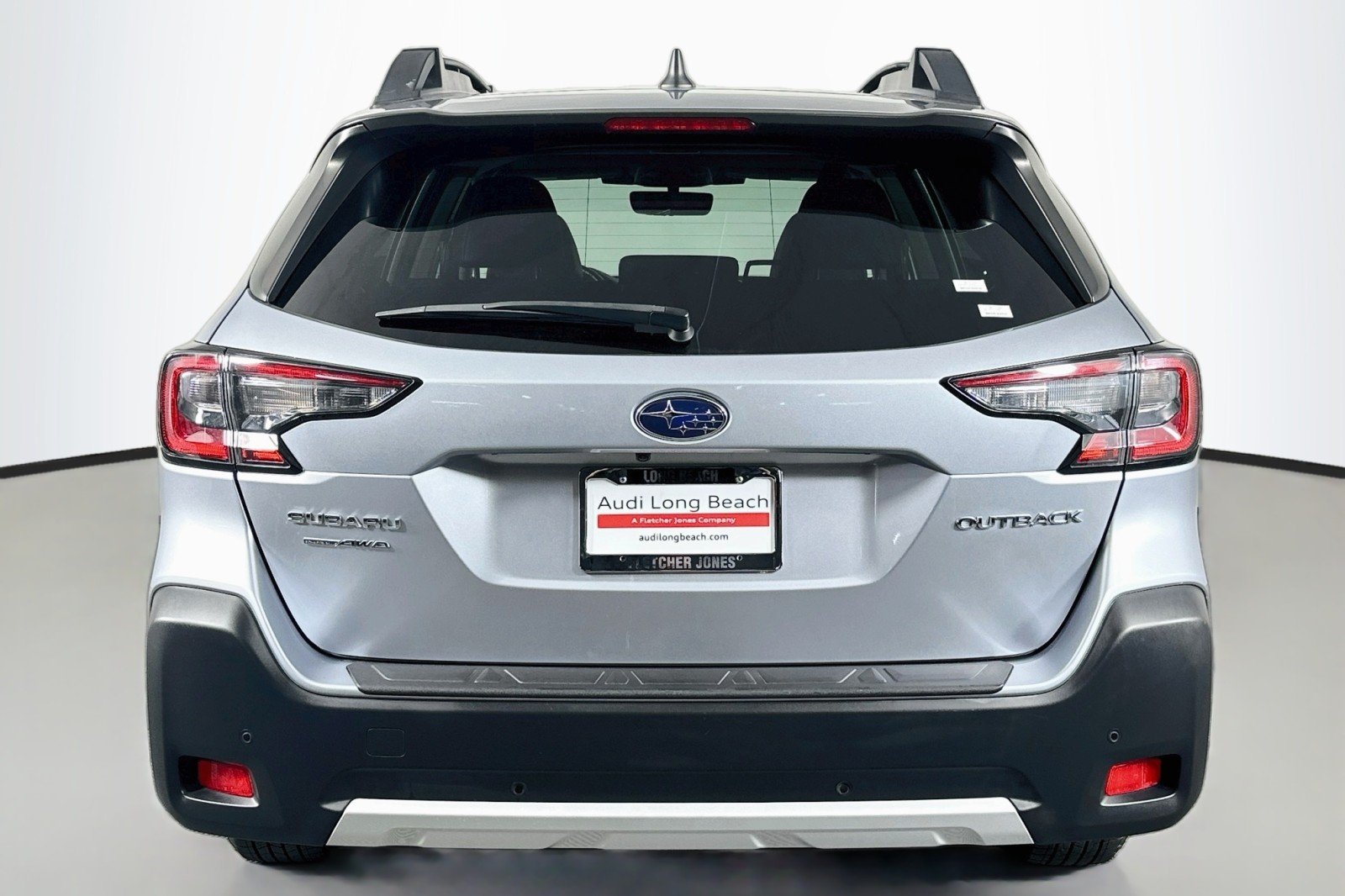 Used 2024 Ice Silver Metallic Subaru Limited image 3