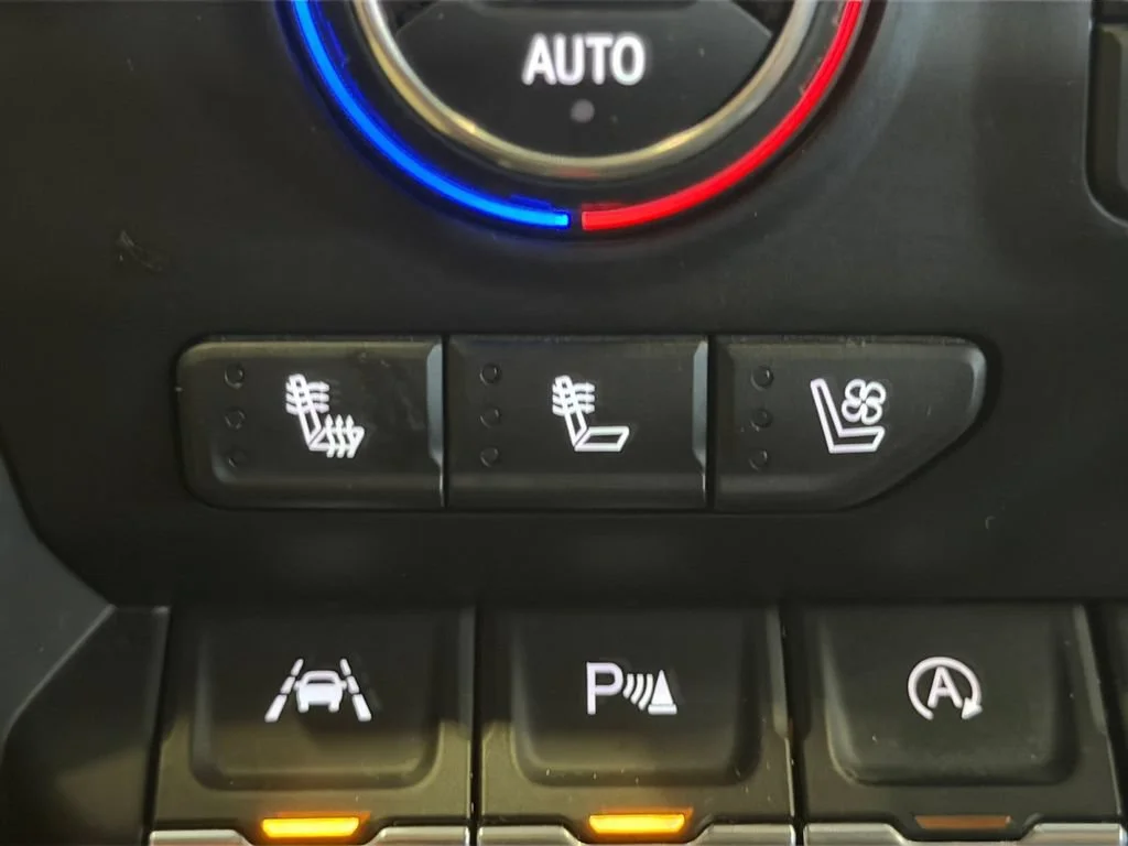 Used 2021 IRIDESCENT PEARL TRICOAT Chevrolet High Country image 25