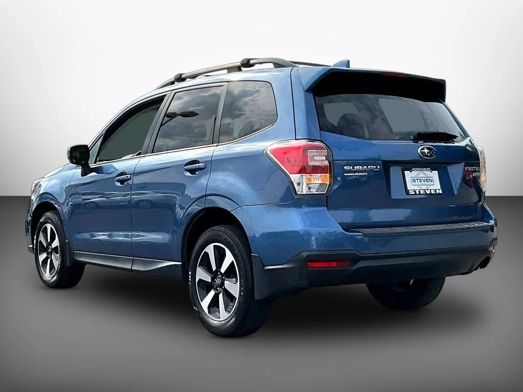 Used 2017 Quartz Blue Subaru 2.5i Premium image 4