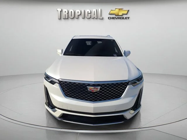 Used 2023 CRYSTAL WHITE TRICOAT Cadillac FWD Luxury image 8