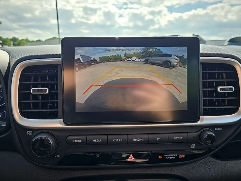 Used 2022 Silver Hyundai SEL image 16