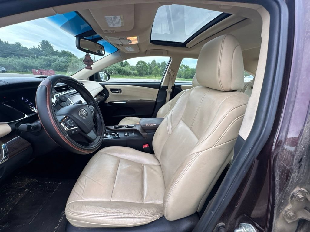 Used 2014  Toyota Limited image 21