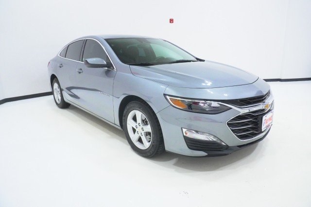 Used 2023  Chevrolet LT image 3
