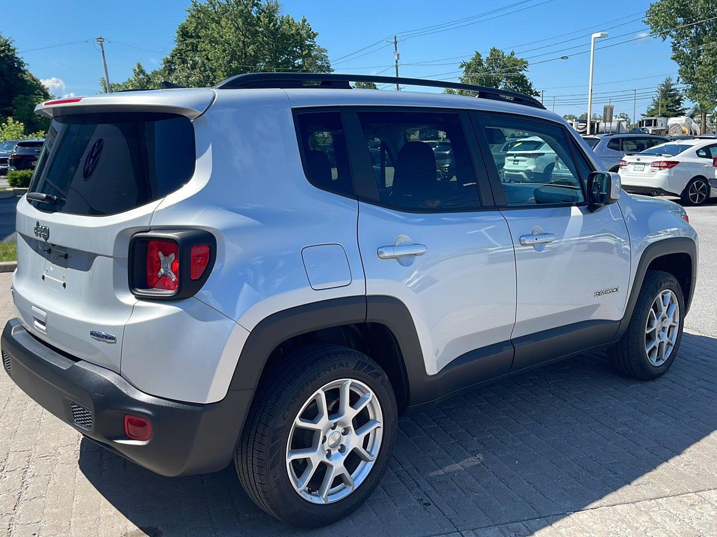 Used 2021 Glacier Metallic Clearcoat JEEP LATI image 6