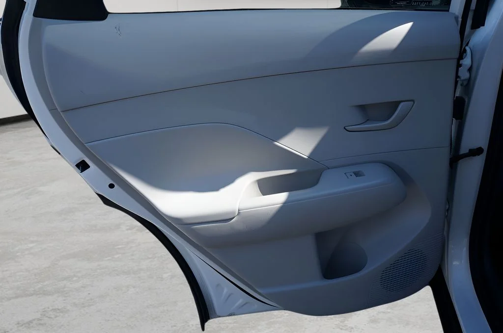 Used 2025 Atlas White Hyundai SEL image 10