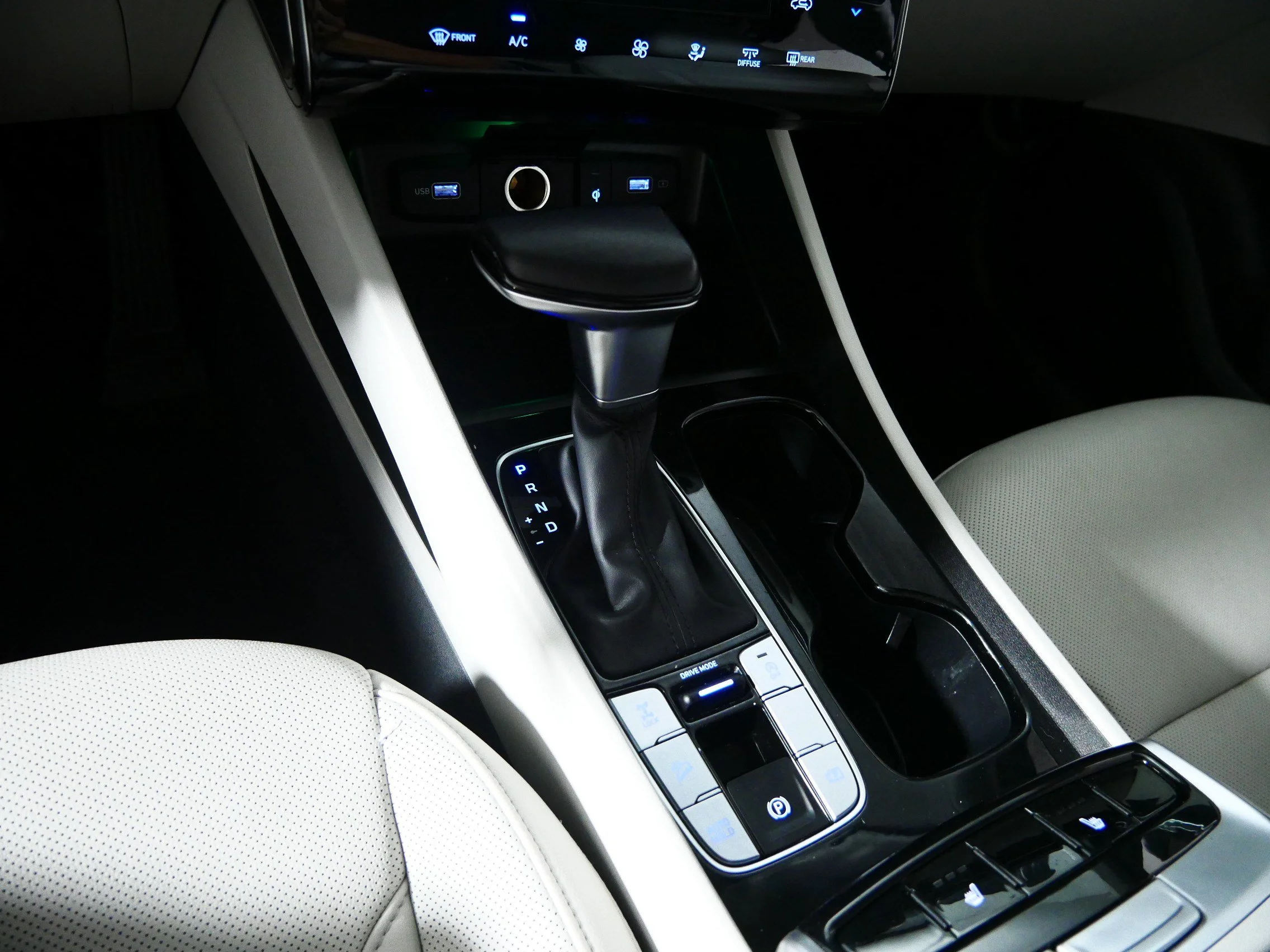 Used 2023 Phantom Black Hyundai SEL image 24