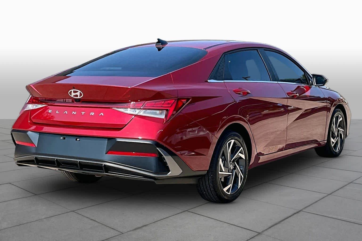 Used 2024 Ultimate Red Hyundai SEL image 12