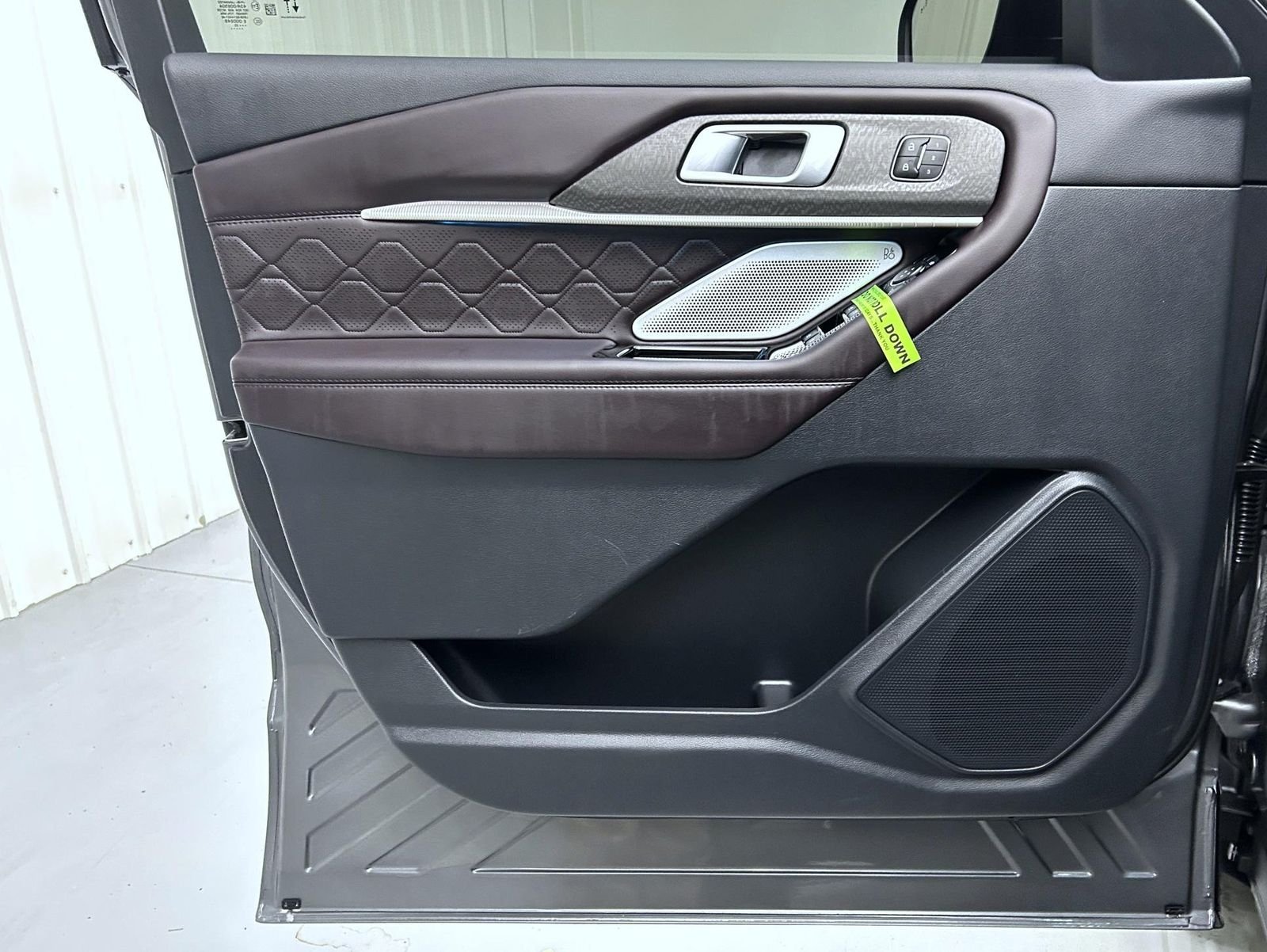 Used 2025 Gray Ford Platinum image 9
