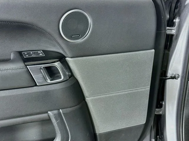 Used 2020 Gray Land Rover HSE image 21