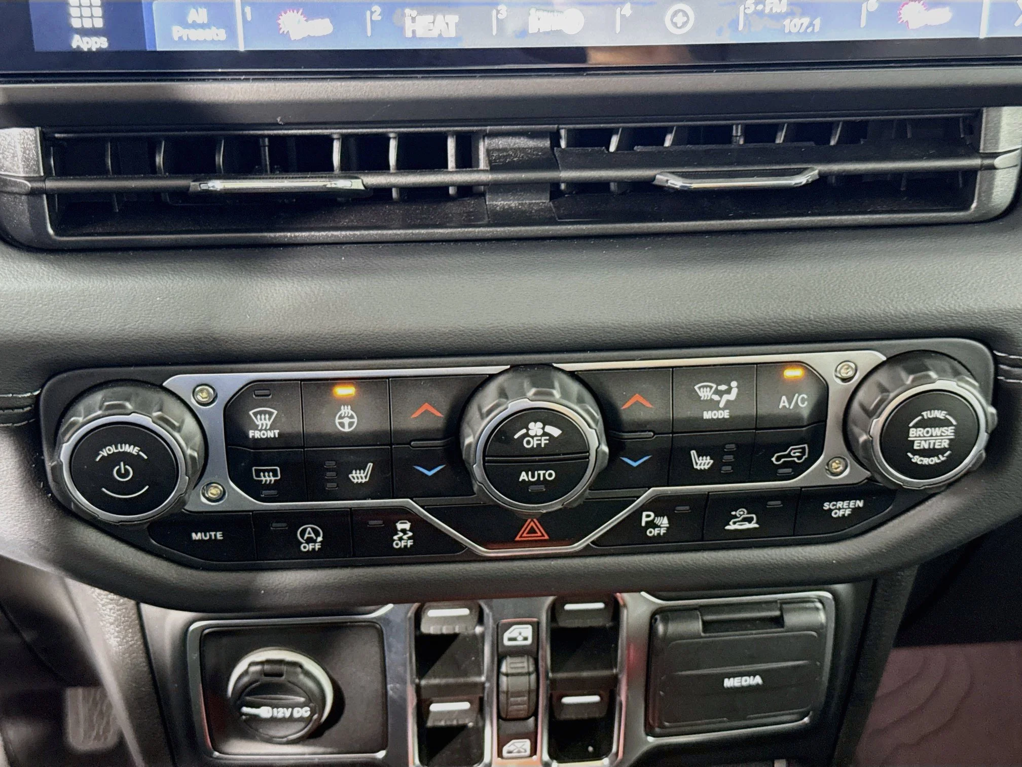 Used 2025 Hydro Blue Pearlcoat Jeep Sahara image 17