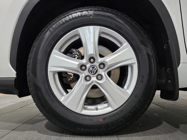 Used 2023 Beige Toyota L image 22