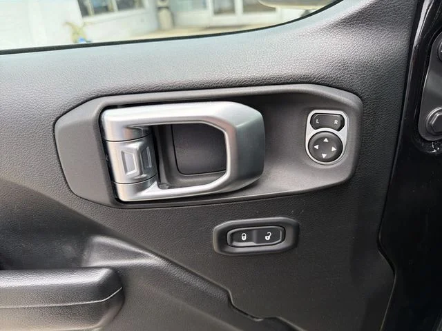 Used 2020 Black Jeep Unlimited Rubicon image 15