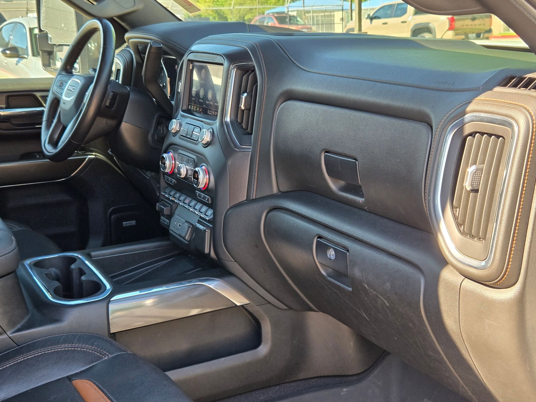 Used 2022 Summit White GMC AT4 image 29