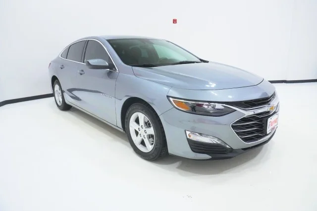 Used 2023  Chevrolet LT image 3