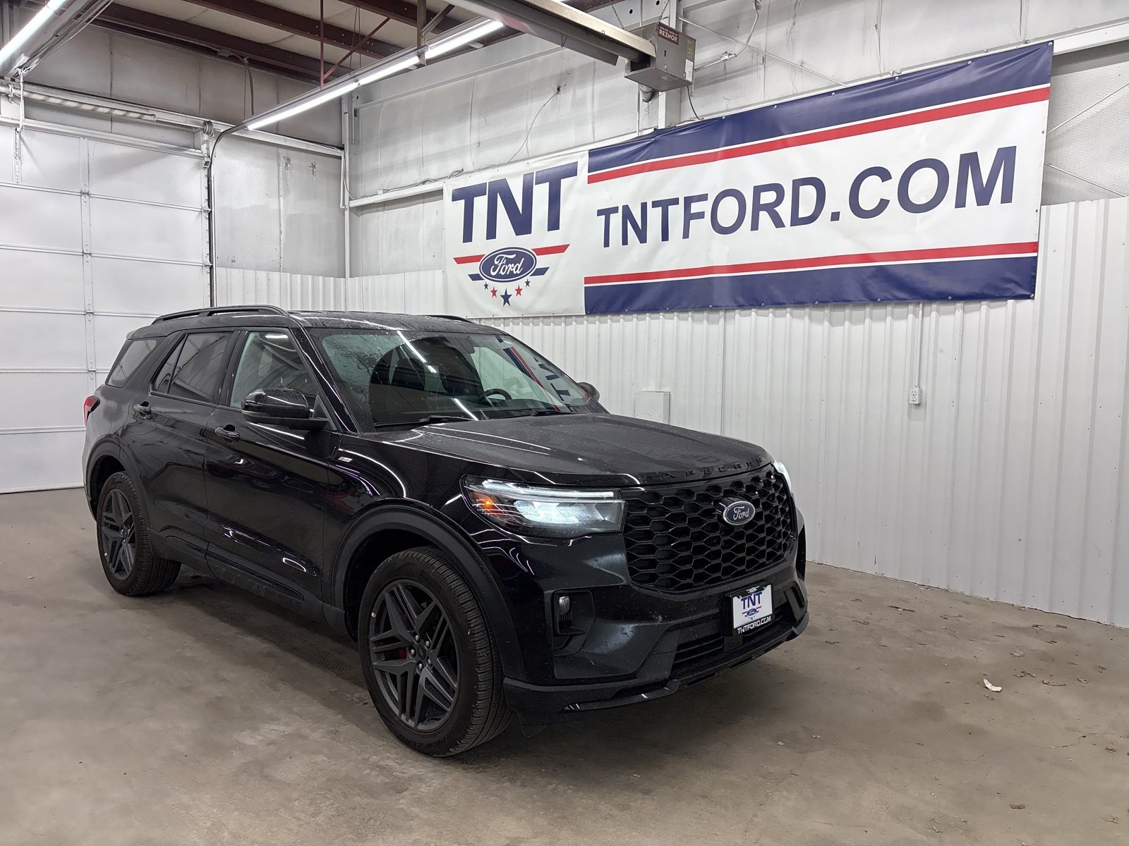 2025 Ford Explorer ST-Line photo 2