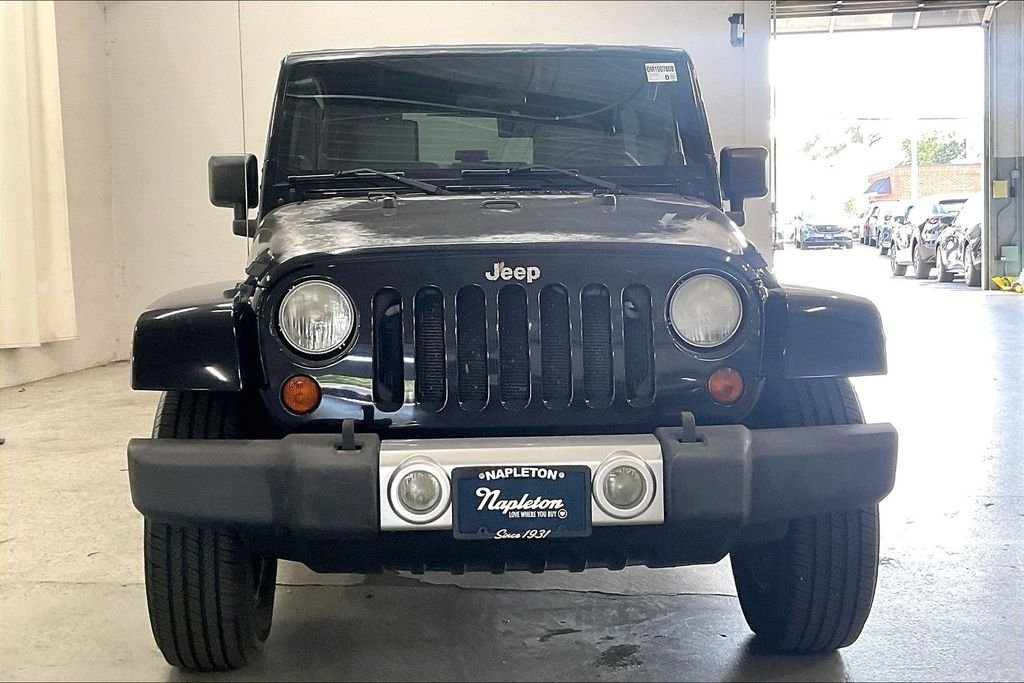 Used 2008 Jeep Wrangler Unlimited Sahara with VIN 1J4GA59158L544700 for sale in Oak Lawn, IL