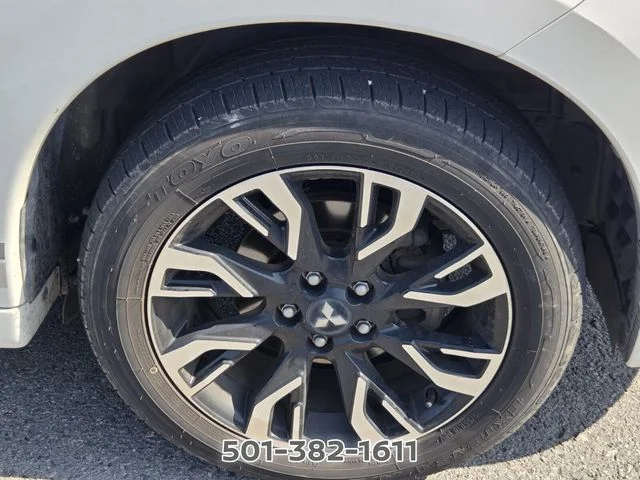 Used 2018 White Mitsubishi SEL image 19